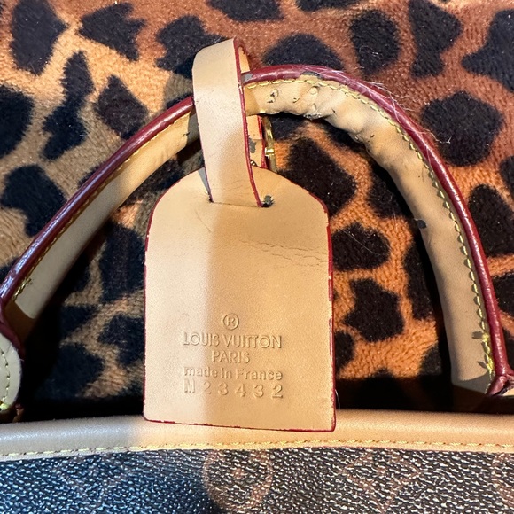 Louis Vuitton M23432 Monogram Canvas
Cloth Hanger/ Garment Cover - Picture 5 of 7